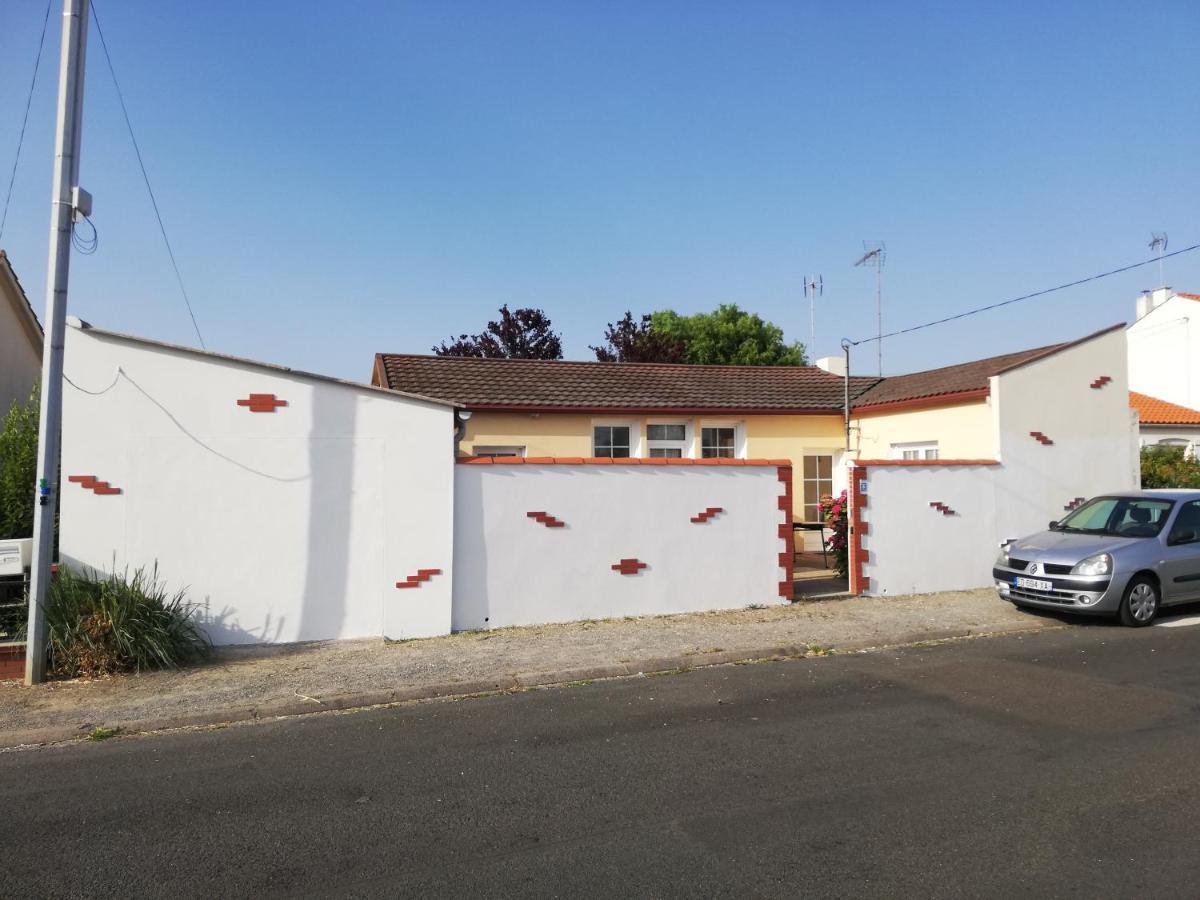Villa Les Rosiers Challans Exterior foto